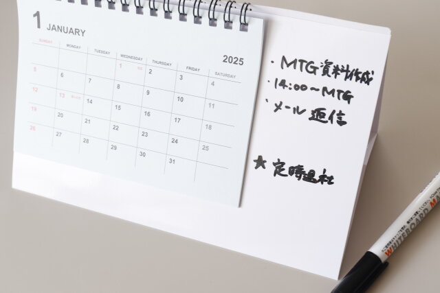 ダイソー カレンダー 2025ホワイトボードTikTok