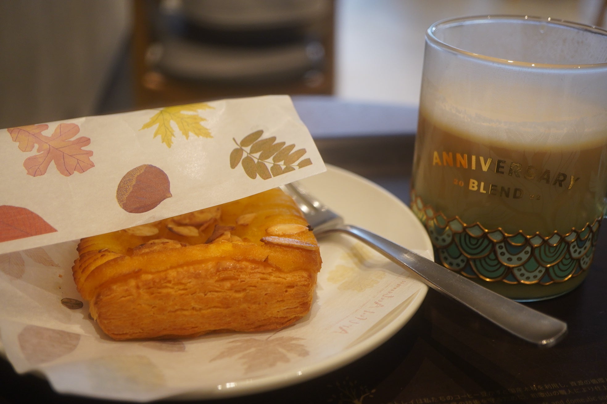 スタバの新作たべてみた！！スイートポテトデニッシュ華麗なるスタバマダム