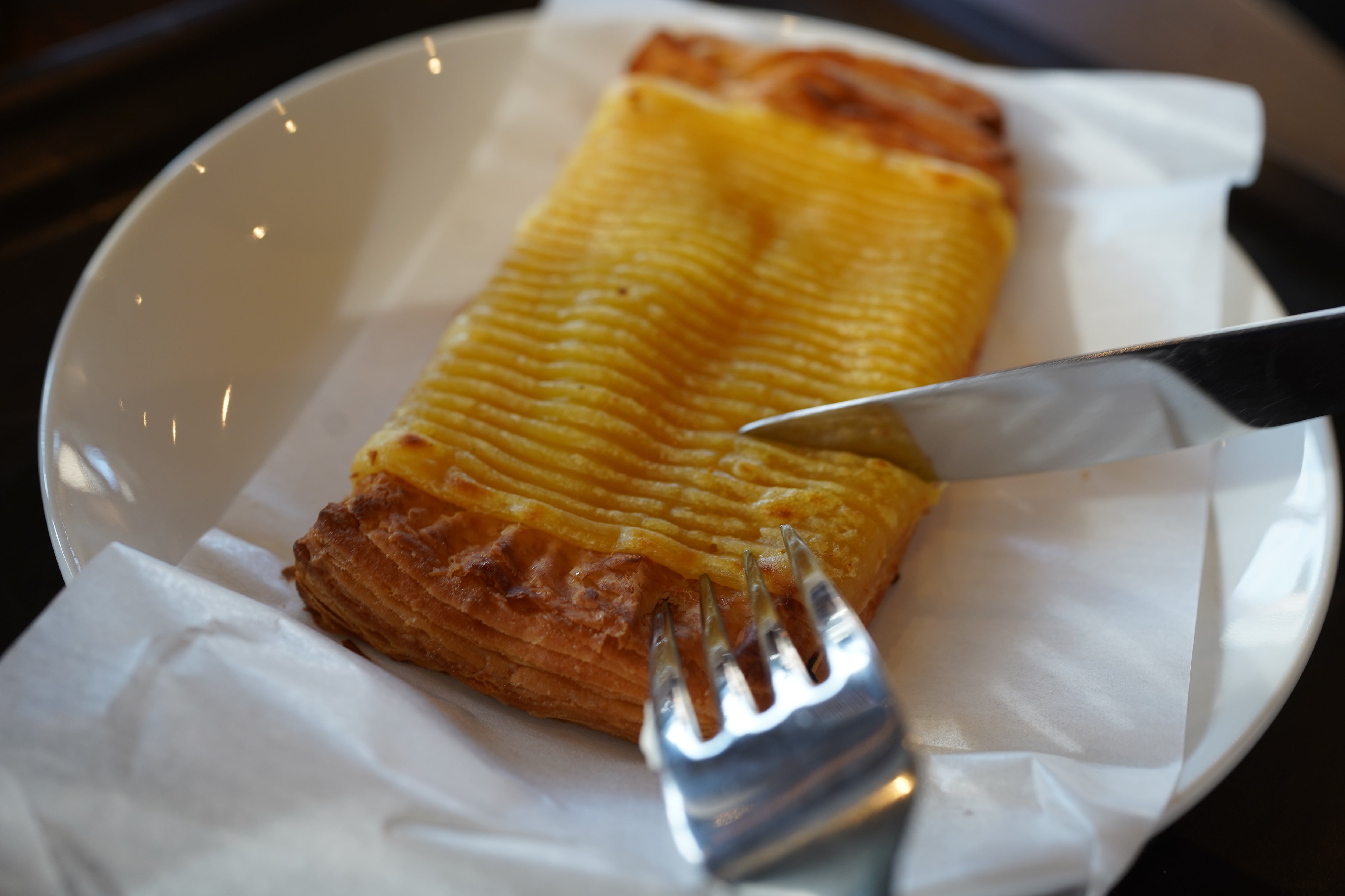 スタバの新作「秋フード」全5種！パンプキンスコーンやスイートポテトデニッシュなどが登場 2024年- macaroni