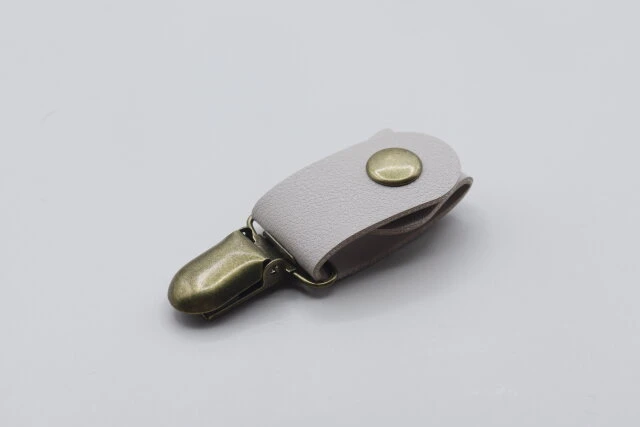 セリアのこれ知ってる？公園やテーマパークへのお出かけが楽になるホルダー2種 ごま- エキスパート - Yahoo!ニュース