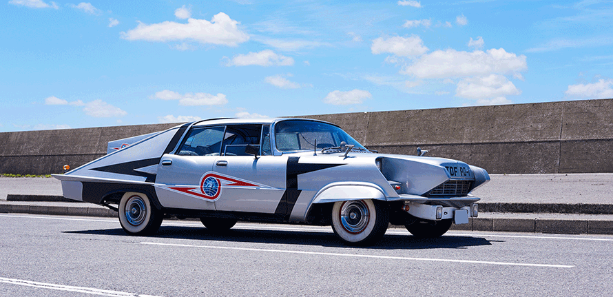 ベルリン - 2015 年 6 月 14 日: 高級車クライスラー インペリアル コンバーチブル1968年。クアフュルステンダムの古典的な日。の写真素材・画像素材 Image 42902520