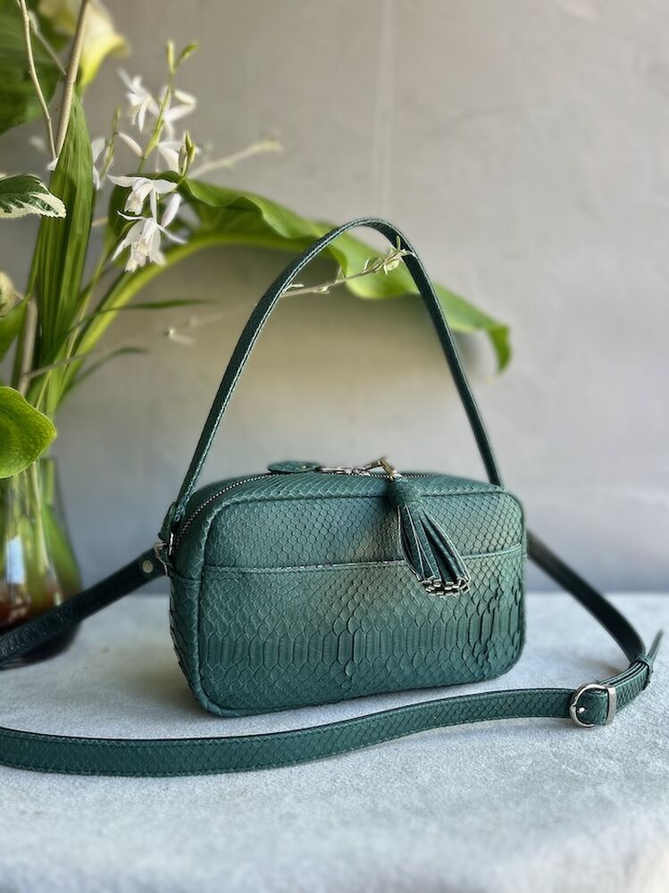 2024年最新 風水で見る緑の財布の効果とは？緑色の持つ意味と運気が上がるおしゃれな緑のブランド財布41選いとしのクロコ知って、見て、クロコダイルのすべて。国内最大級・池田工芸監修 エキゾチックレザー専門メディア