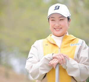 キツネ”耳をつけた阿部未悠が可愛すぎる！初エスコンフィールドを報告 - ライブドアニュース