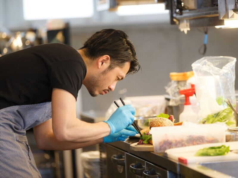 キッチンカースタッフ募集。日給8,500円。ベーカリーカフェ ここぱん