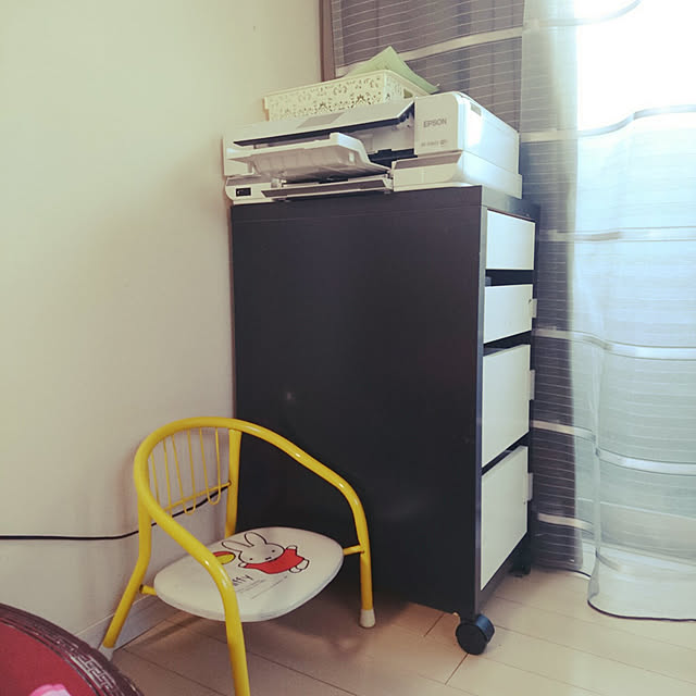 セリアのプラダンを使って、コピー用紙を出し入れしやすく : おうちマニア Powered by ライブドアブログ