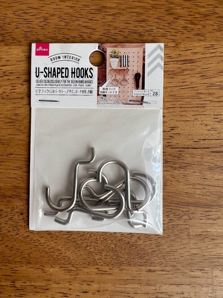 ダイソーのパンチングボードが「見せる収納」に大活躍！ RoomClip mag