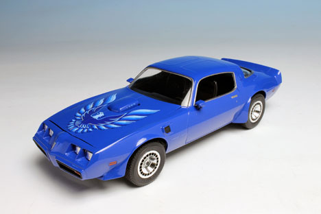 乗りやすさと「刺激」を併せ持つ「筋肉車」ファイアーバード・トランザムとコロネット