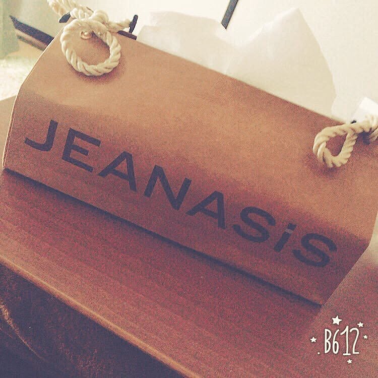 紙袋収納 なぜ溜まる？メルカリ梱包に使う分は？定量管理でスッキリ 紙袋リメイクミニマリストあやじまのブログ