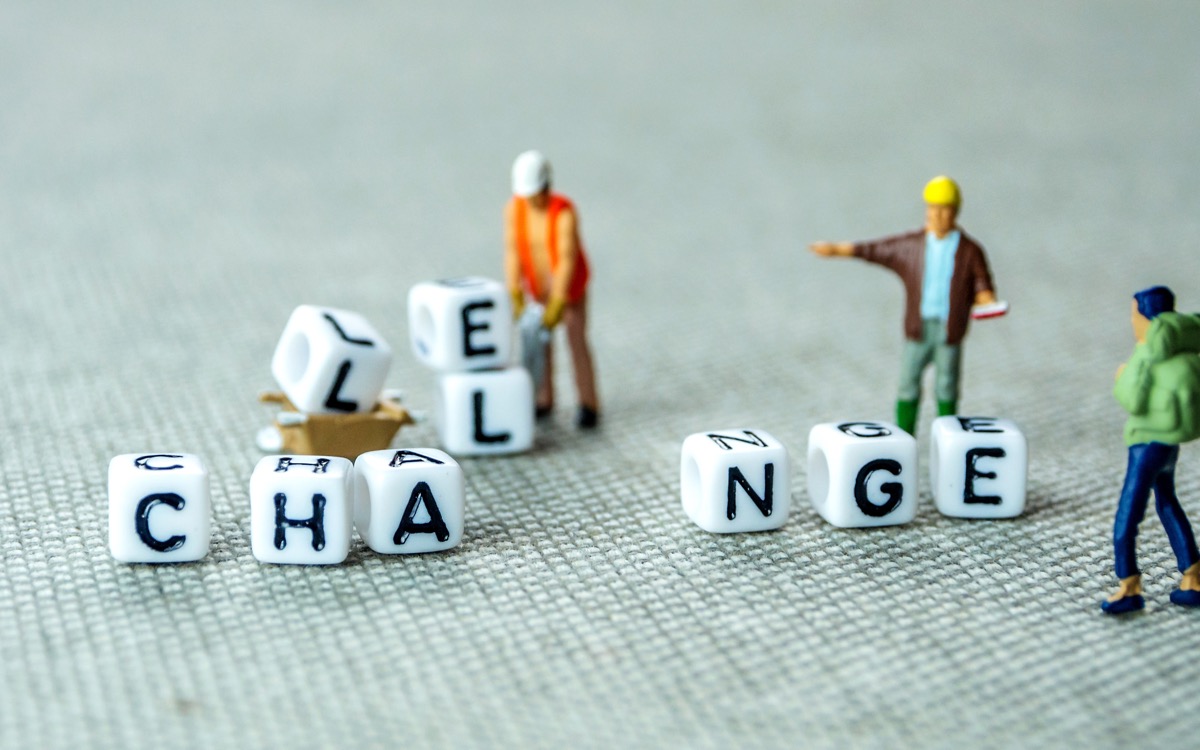 三々五々」とは？意味や使い方、言い換え表現を例文付きで解説！バイトルマガジン