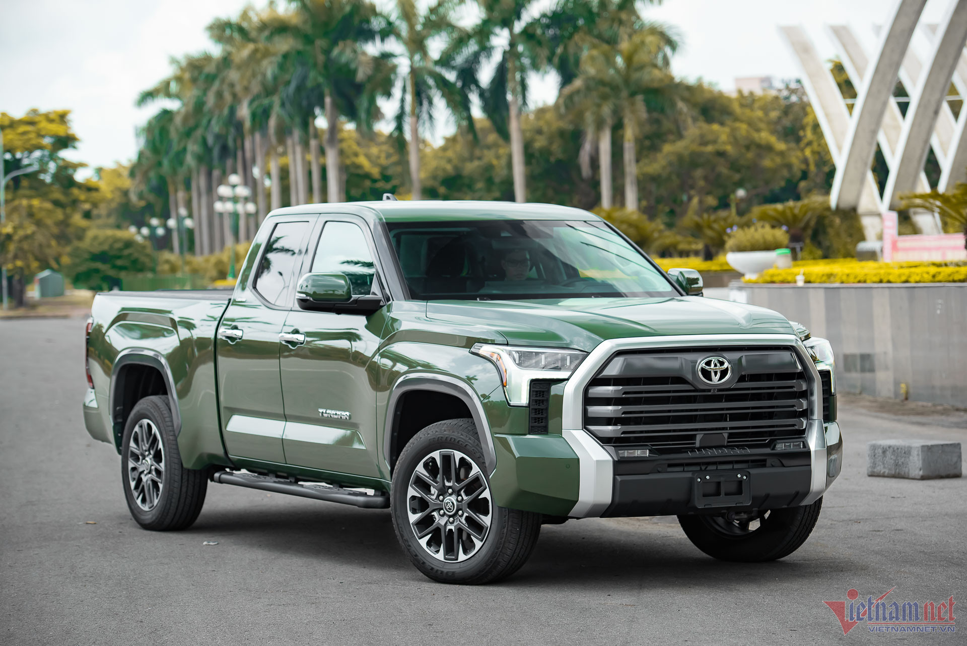 トヨタ タンドラの価格・新型情報・グレード諸元 価格.com