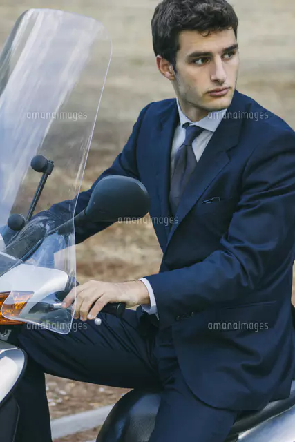 俯瞰・通勤 出社 する若いビジネスマン・ビジネスイメージ 写真素材6784314- フォトライブラリー photolibrary