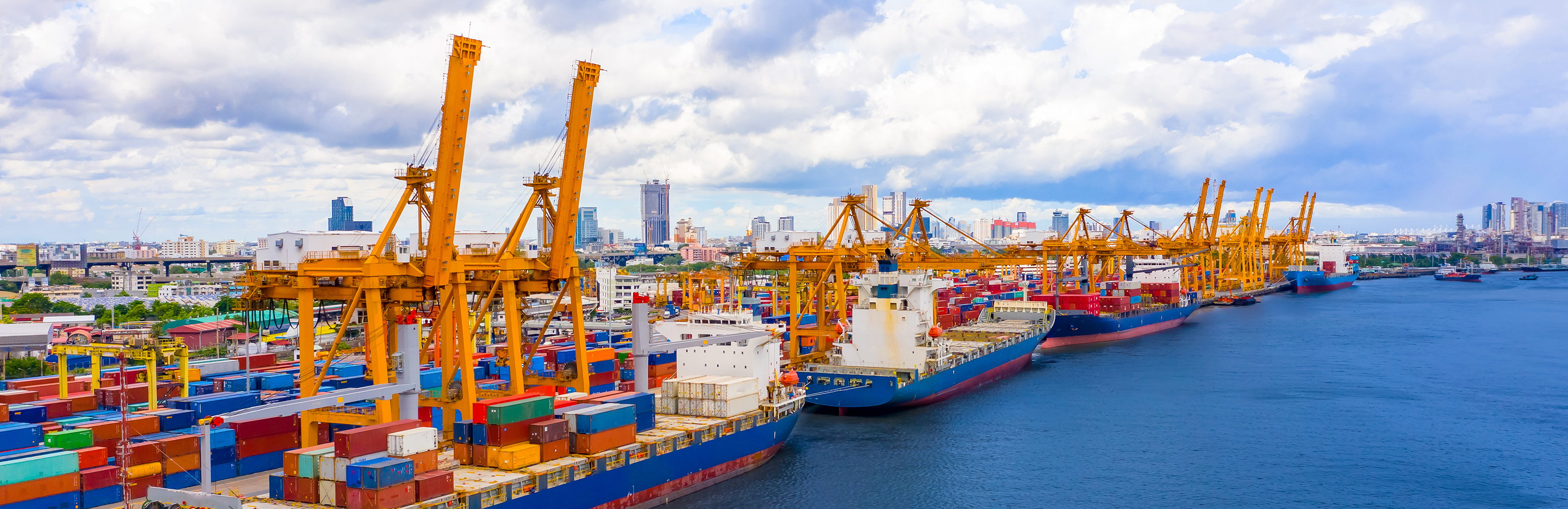 コンテナ船 - SHIPS - 旭洋造船株式会社