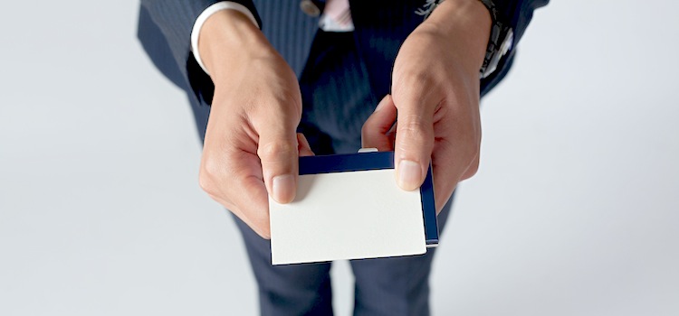 初対面で好印象！スマートな名刺交換ができる 機能性名刺入れsmart 新登場！マクアケ - アタラシイものや体験の応援購入サービス