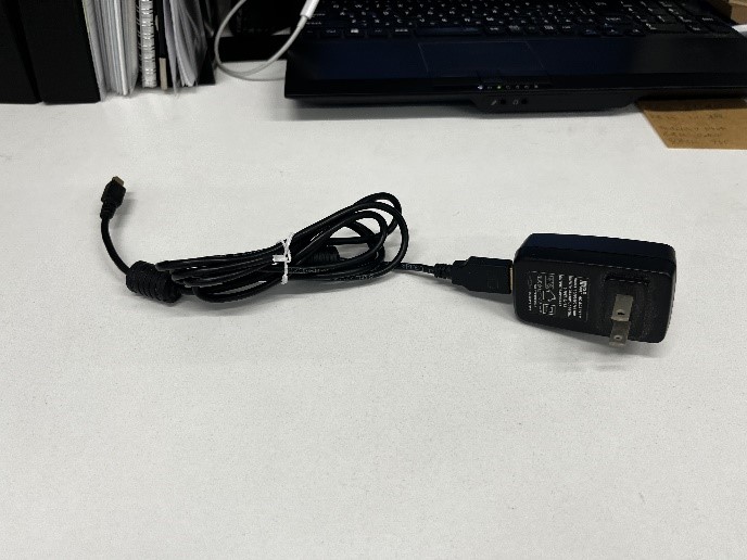 家電コードを束ねる画期的ライフハックに「すごい」「今すぐ試したい」 – grapeグレイプ