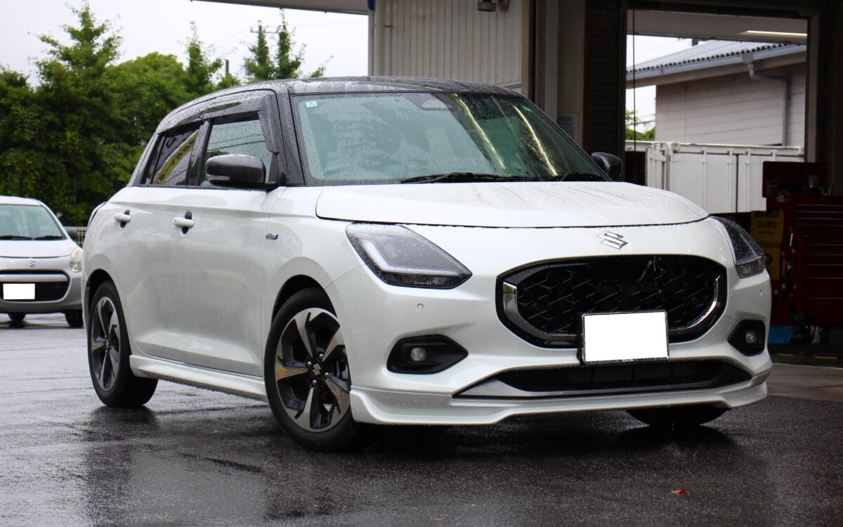 新型スイフトスポーツ！内装もカッコよくカスタム改造！素晴らしい贈り物が届いた！ZC33S SUZUKI SWIFT SPORTS customparts - YouTube