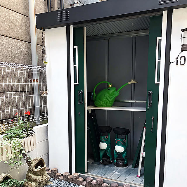 イナバ物置関東限定イナバ物置 TFK-3S タイヤラック 扉裏部専用壁3枚分 壁面扉用 オプション FORTA関連♪△ 本体同時注文のみ: まいどDIY - 通販 - Yahoo!ショッピング