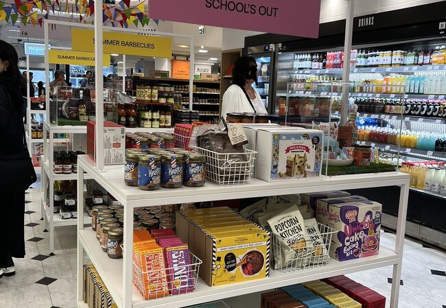 英国のなかのロシア 蜂蜜ケーキにナポレオン、ヴァトルーシュカ！？美味しい手土産を探して・セルフリッジズのフードモールいちのへ友里ナレーター ЮриYuri