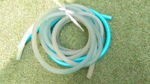 ガーデンホースに最適な素材は？ゴム vs. PU