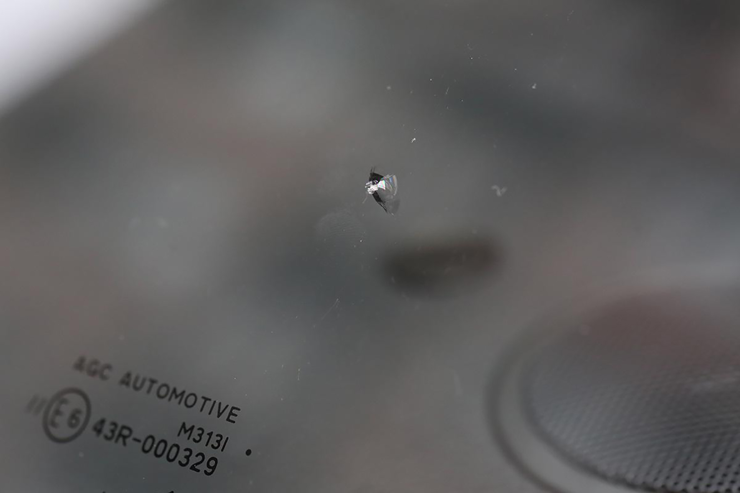 保険修理小坂硝子店あらゆる国産車・輸入車のガラス交換・修理は石川・金沢の小坂硝子店にお任せください