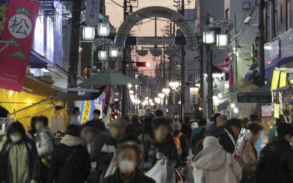 横浜「関帝堂書店」中華街のディープなブックカフェをレポート | 本棚百景