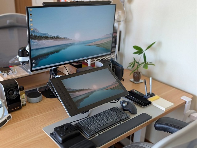 好きなものを集めた、心の琴線に触れるデスク環境——グラフィックデザイナー ・ベルキーさんCreatorZineクリエイティブ×ITの情報でクリエイターを応援するウェブマガジン