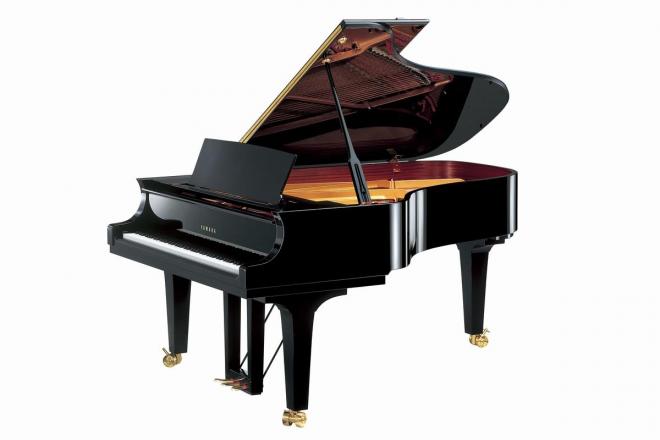 ヤマハの「音叉マーク」がバイクと楽器で少しちがうって知ってた？「YAMAHA」のロゴも微妙にちがうんだよ 福山理子- webオートバイ