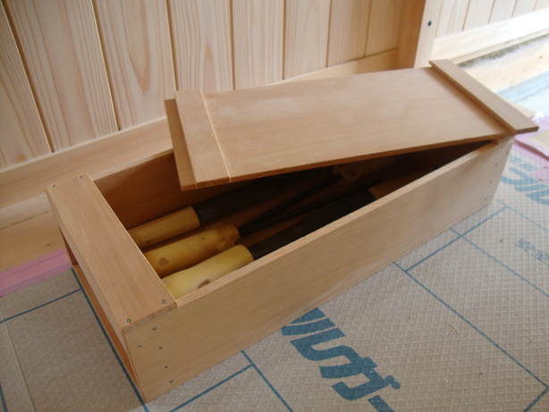 ソーガイド・ミニやノコギリ類を整理して収納出来る工具箱をDIYシロアザラシの電動工具なしでDIY