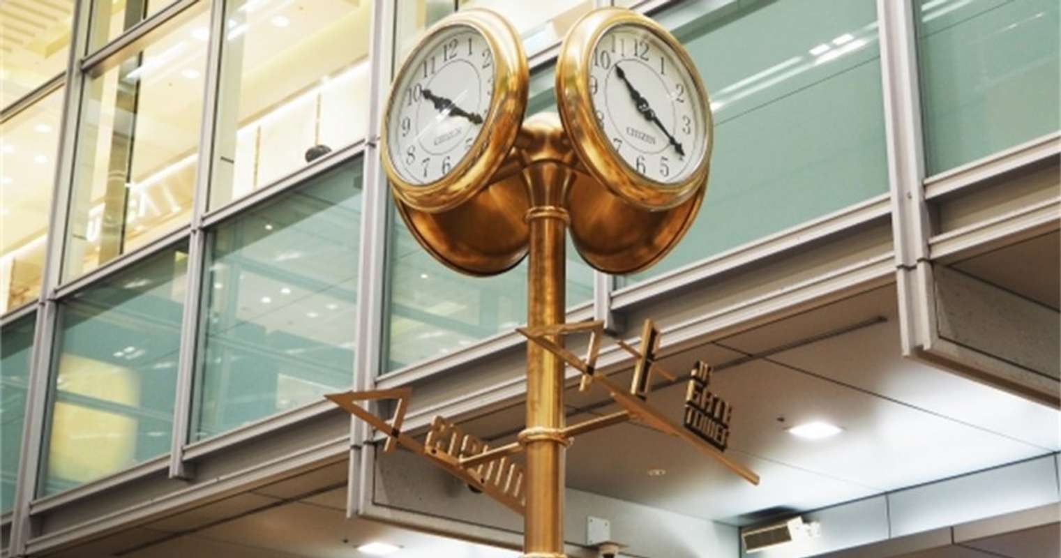 💍 Bijumam NAGOYA ○名古屋タカシマヤゲートタワーモール 2F .金時計🕰銀時計金時計と銀時計🕰 名古屋駅の待ち合わせスポットです。待ち合わせスポットとして有名すぎるあまりに人が集中し、逆に待ち合わせしにくいスポットでもあります。 せっかくなので