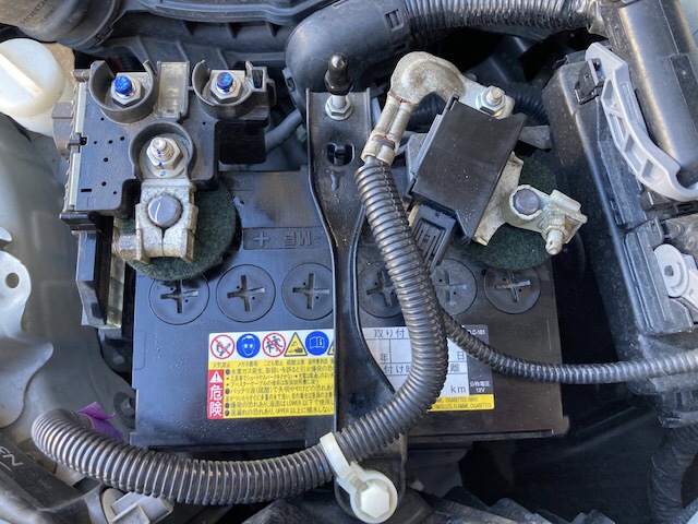 車のバッテリー交換にかかる費用は？費用を抑えて安全に交換する方法オートバックス公式ブランドサイト