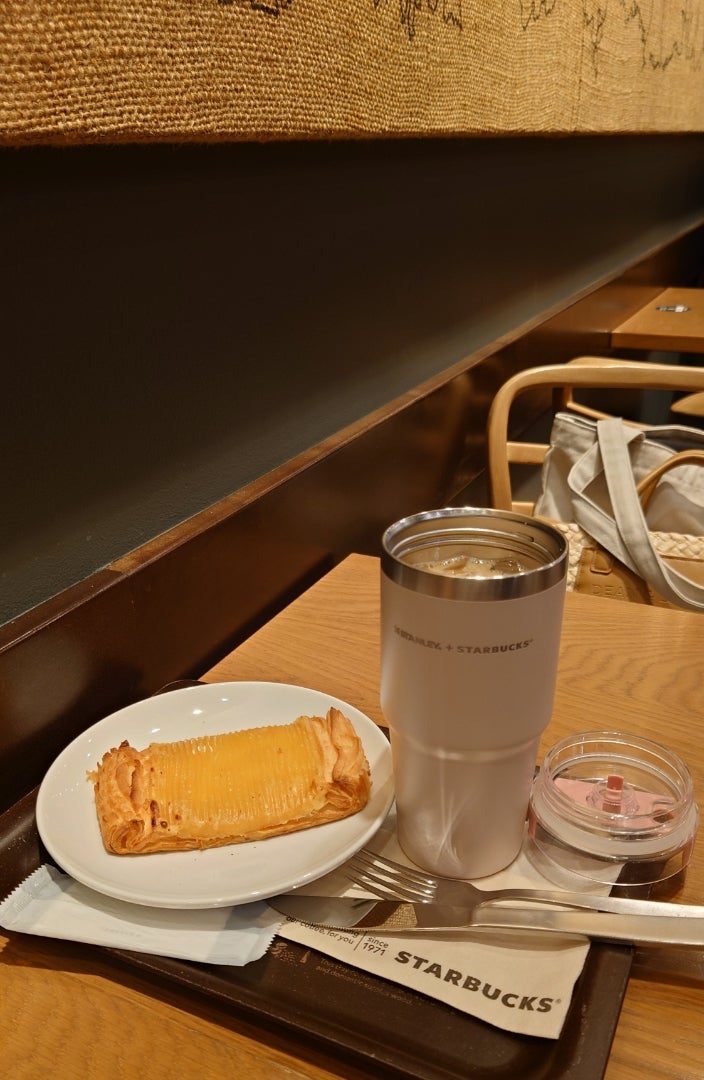 焼き芋みたいな甘さだわ ！スタバの「秋限定スイーツ」ねっとり濃厚でめちゃくちゃ美味しい～