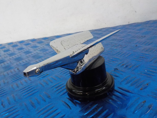 リンカーン ナビゲーター LEDエンブレムの修理！輸入車専門店・アメ車・欧州車・逆輸入車キャルウイングCALWING