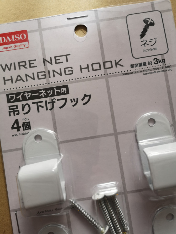 突っ張り棒とワイヤーネットで簡単に収納スペースを作ろう！実例もご紹介☆