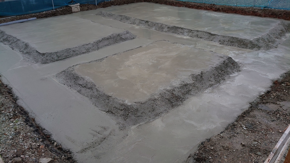 捨てコンクリートの打設、基礎配筋が完了しました – 株式会社 鈴木工務店