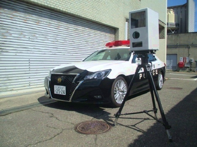 中央道 笹子トンネル手前の移動式オービス - YouTube