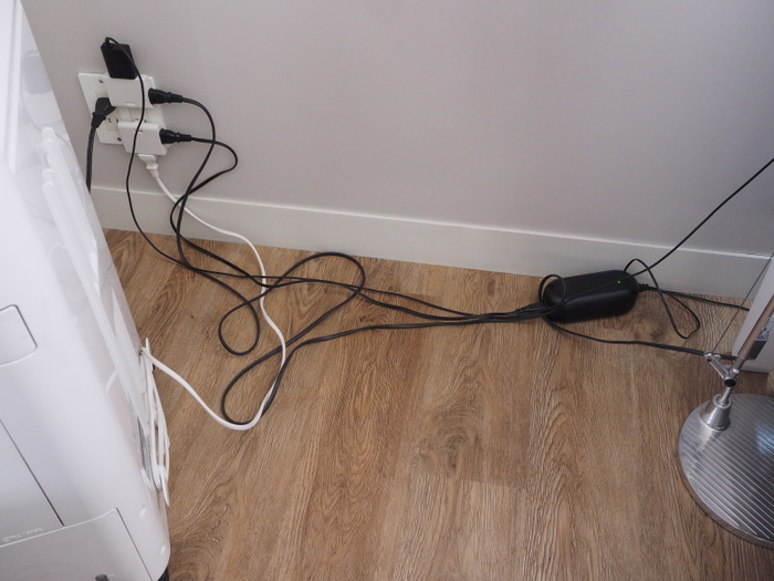 ぐちゃぐちゃの配線の整理長野市 NWエンジニア ITコンサルタント メディアメソッド Kanae Fujitsuka