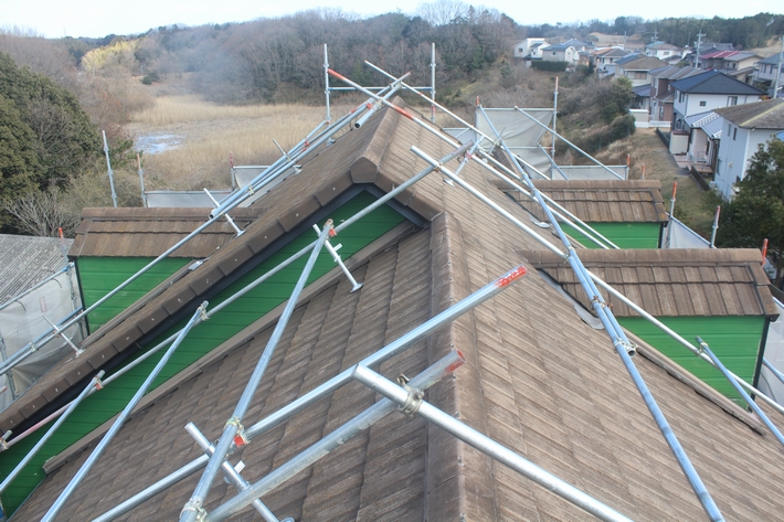 大東市 和瓦から屋根の軽量化！！地震や台風に強くなるガルバリウム鋼鈑での葺き替え工事門真、寝屋川、守口で雨漏りや屋根の修理・点検は街の屋根やさん