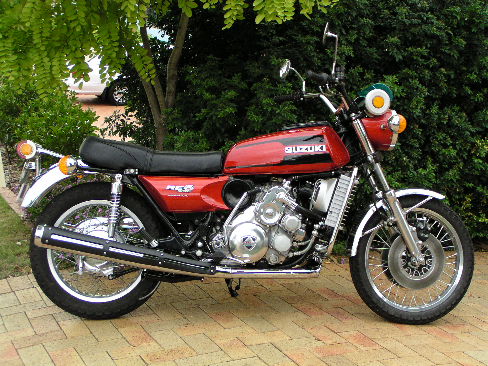 スズキが「ロータリーエンジン搭載車」市販化してた!? 