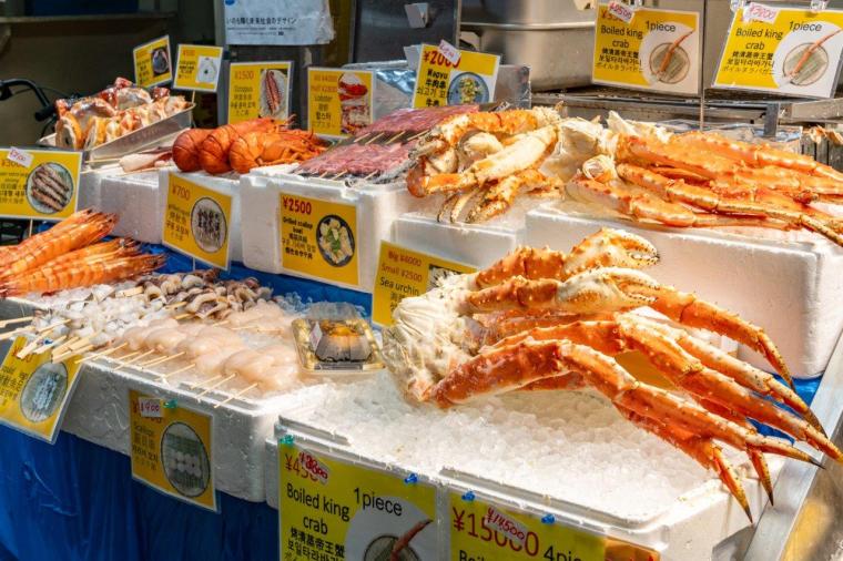 大阪の台所「黒門市場」の楽しみ方！食べ歩きやランチにおすすめな絶品グルメがめじろ押し楽天トラベル