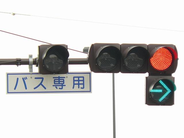 バスレーンと自転車。自転車はバスレーンを通行してもいいの？ロードバイクが欲しい！初心者向けナビ