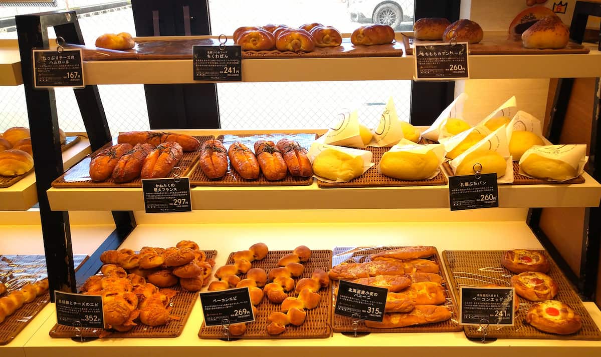 北海道で人気の焼きたてパン「ペンギンベーカリー」が兵庫・川西にオープンPrettyOnline