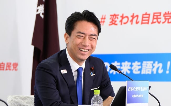 出社したということは、休まなかったということです。 小泉進次郎構文 ハイグレードTシャツ デザインTシャツ通販 Tシャツトリニティ