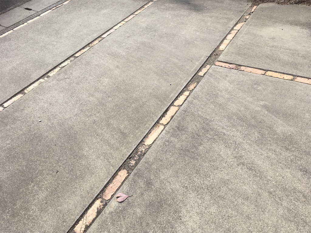 コンクリート目地で変わる！駐車場デザインでおしゃれ外構を実現 追加費用ゼロ 庭ファン