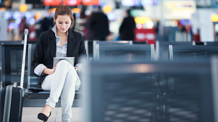 業務目的で社員が作成する出張申請書 ExcelとWordで簡単に作成 PDFを印刷して手書きにて利用する事も出来る簡易的