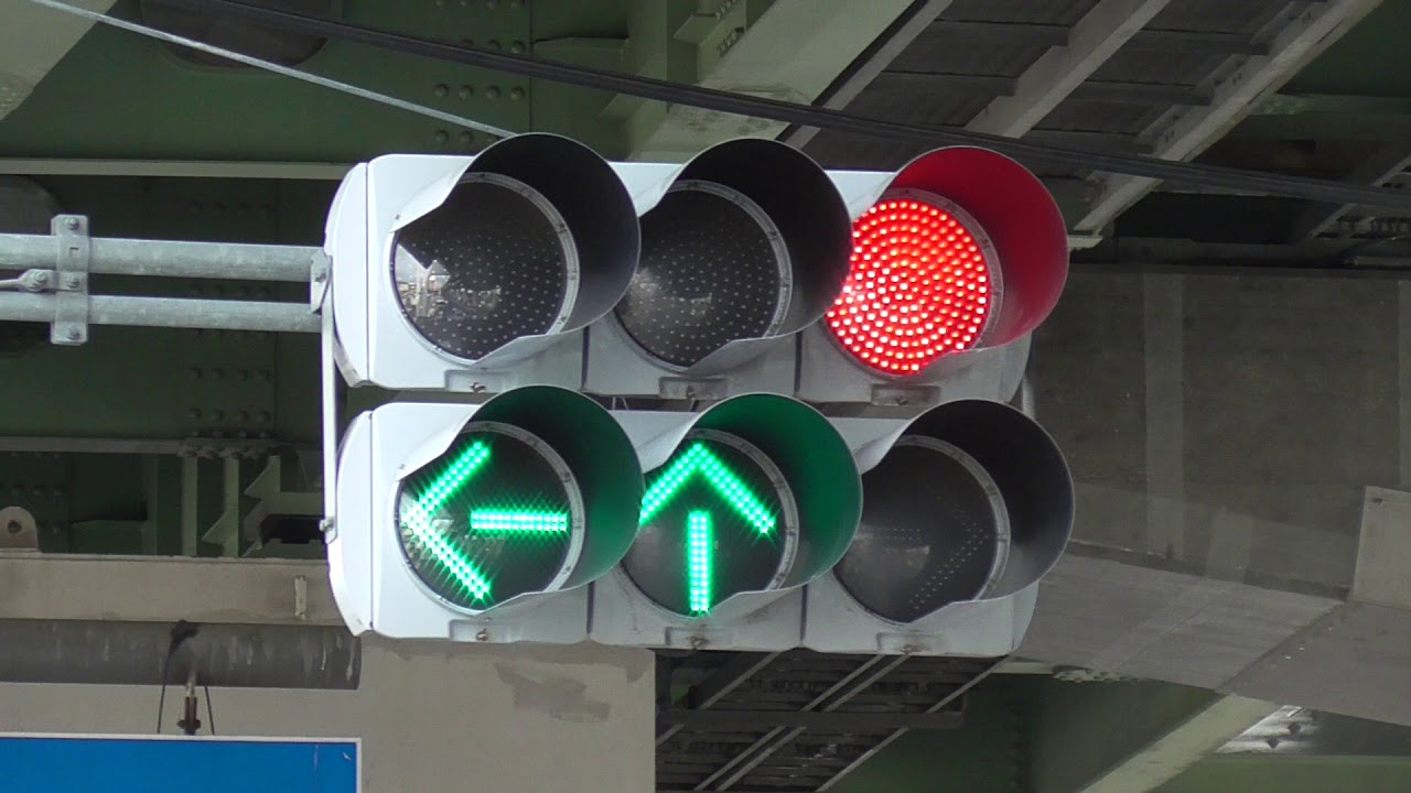 深い 赤信号なのに矢印が「←」「↑」「→」なら青信号で良くないですか？ 警察署に聞いてみたロケットニュース24