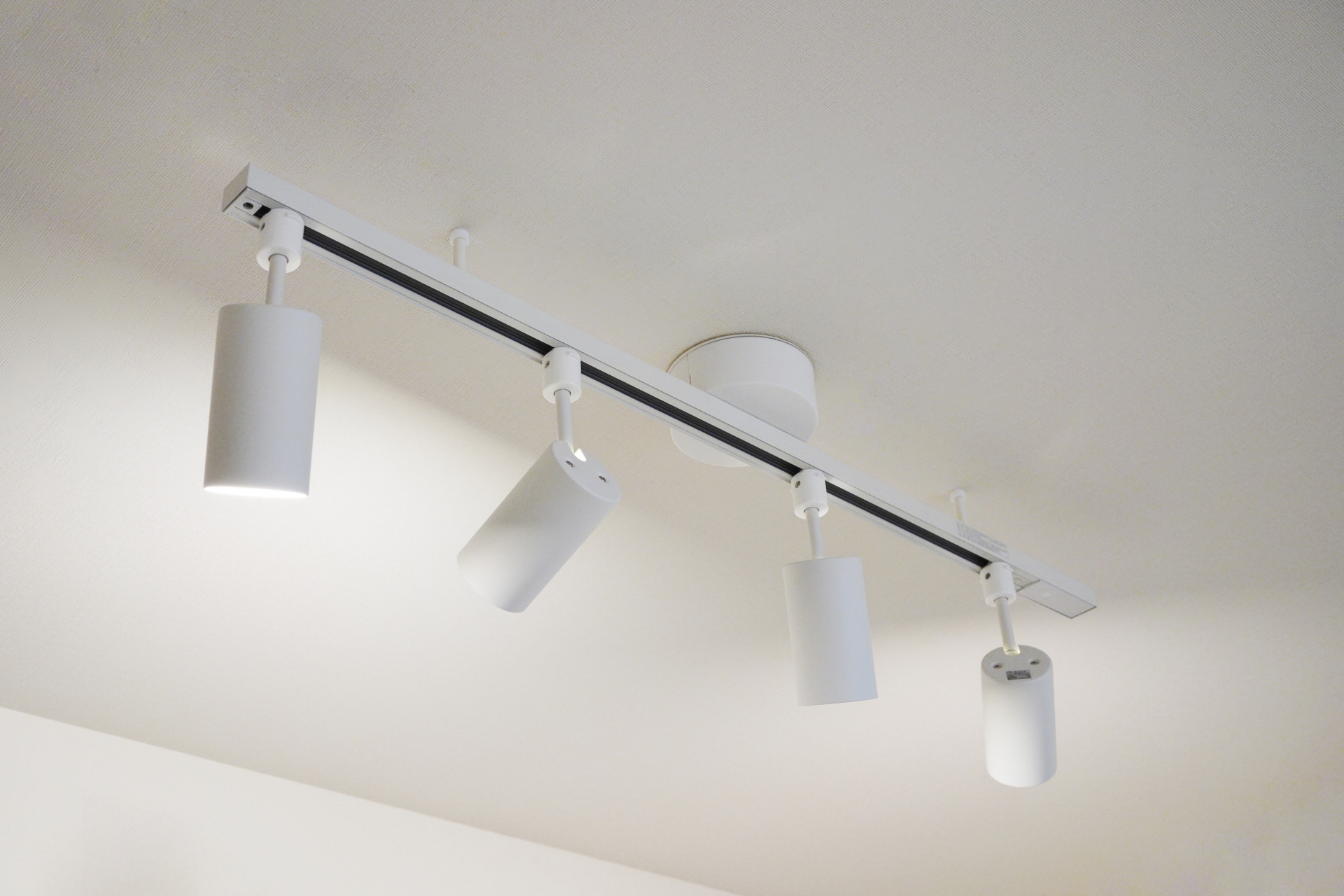 おしゃれ部屋に必須！超万能ダクトレール照明の選び方と活用方法 愛知・名古屋市のリノベーションスタジオKULABO