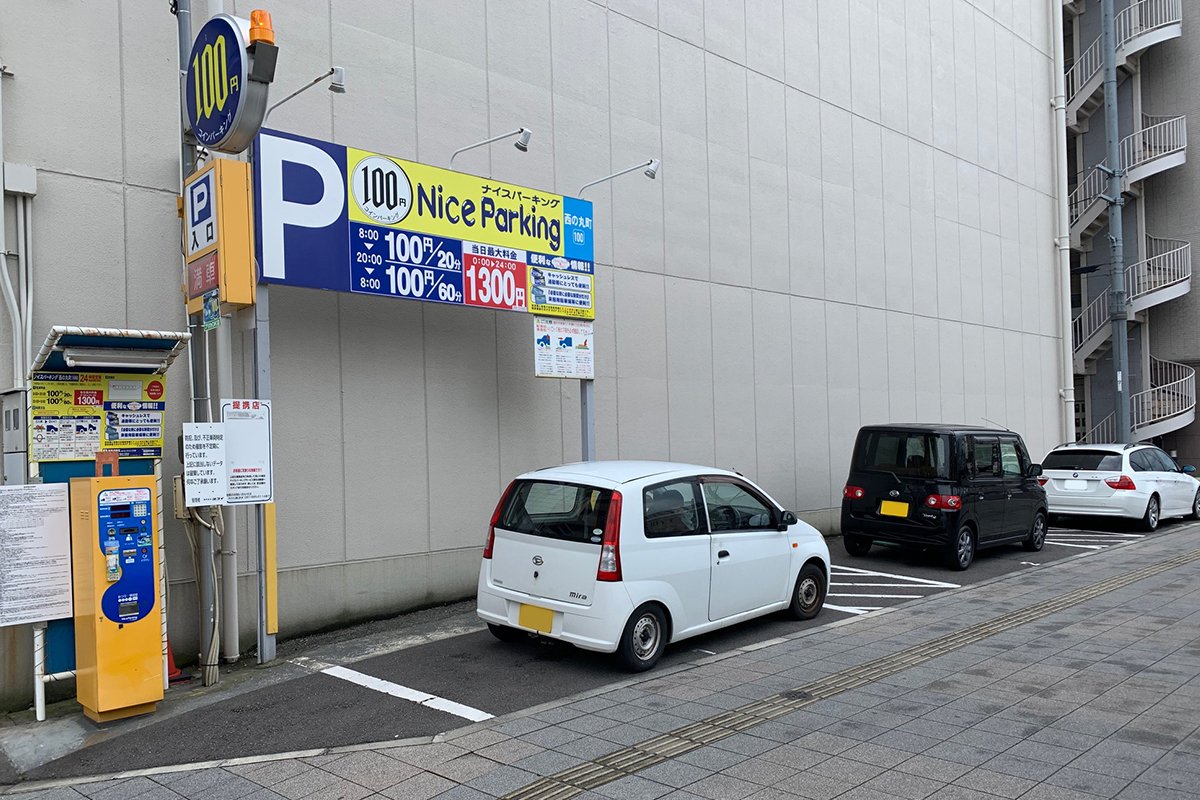 駐車場が狭いバルセロナ郊外の日常生活