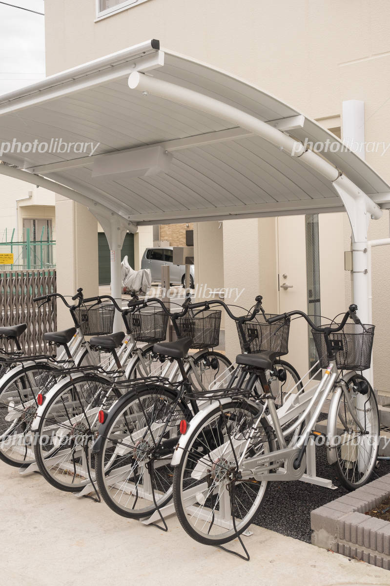 東京都足立区 アパート駐輪場にサイクルポート設置・土間コンクリート塗装工事