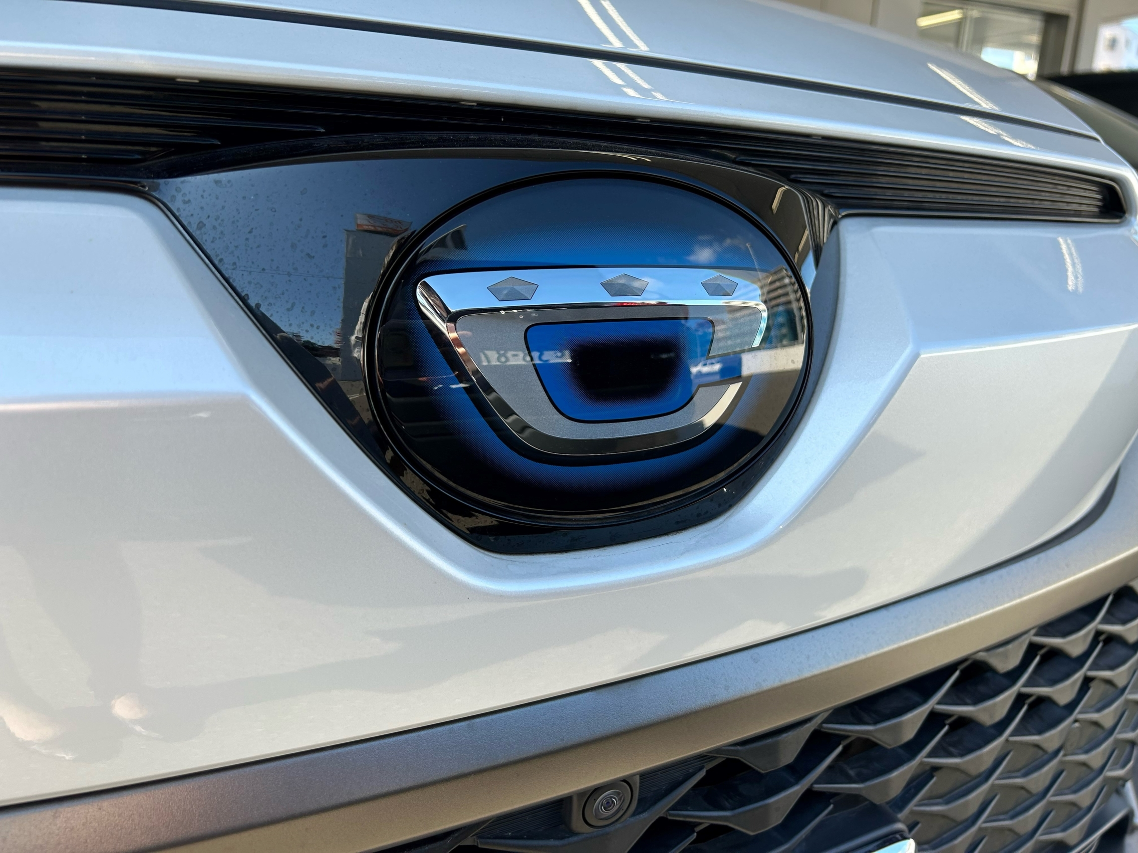 高級車メーカーエンブレム あの翼何の翼？セグメントイノベーション株式会社 ‐高級車、高級腕時計、低コストの高級サービス‐