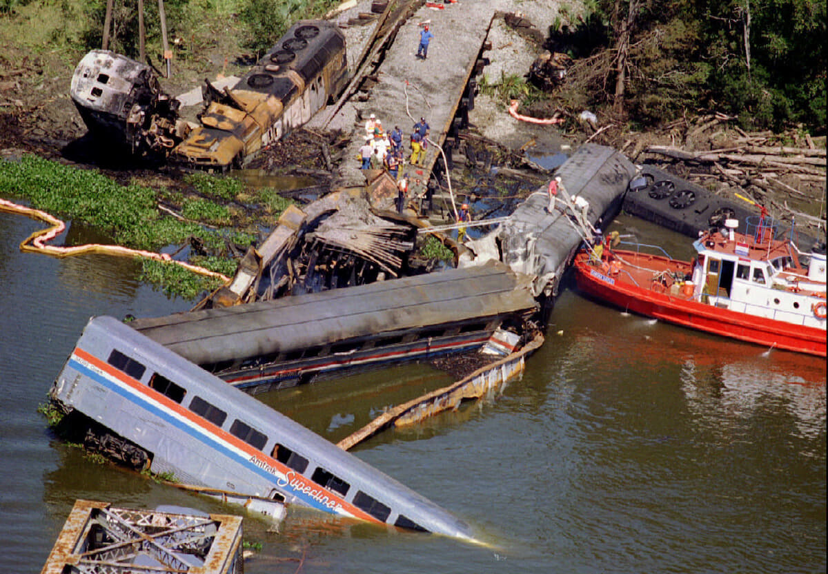 クレーンは使えない 120トンの機関車をジャッキアップ JR貨物脱線から1週間 「ほぼ経験がないケース」で運転再開見通し立たず鹿児島のニュース南日本新聞デジタル