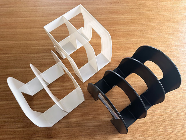 セリア 「神アイテム」「満足度高すぎる」110円の『天才ブックスタンド』漫画を本屋さんみたいに飾れるんです！ 購入レビュー